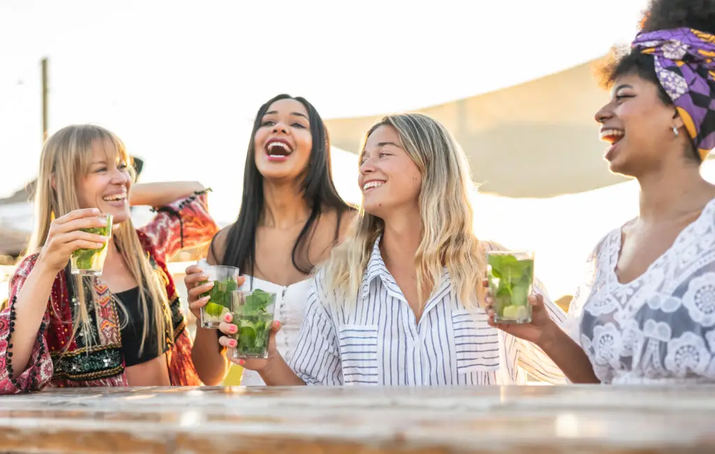 girls trip with mojitos