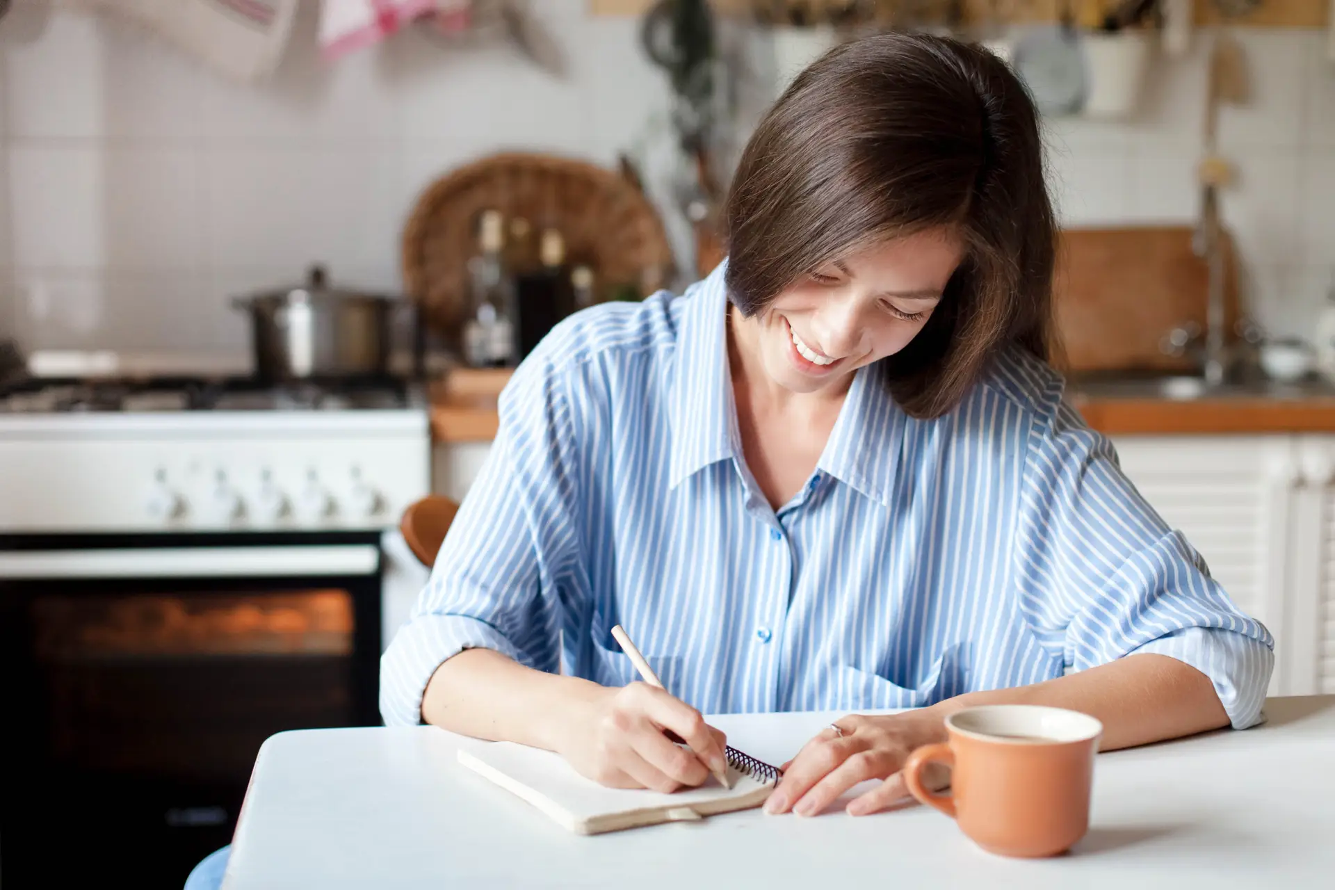 women with checklist
